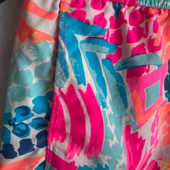 Lilly Pulitzer Run Around Shorts - Picture 3 of 4